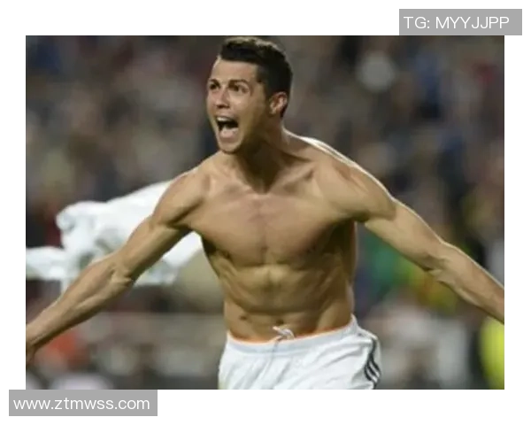 足球球星腹肌大揭秘：从梅西到C罗，谁的腹肌最劲爆